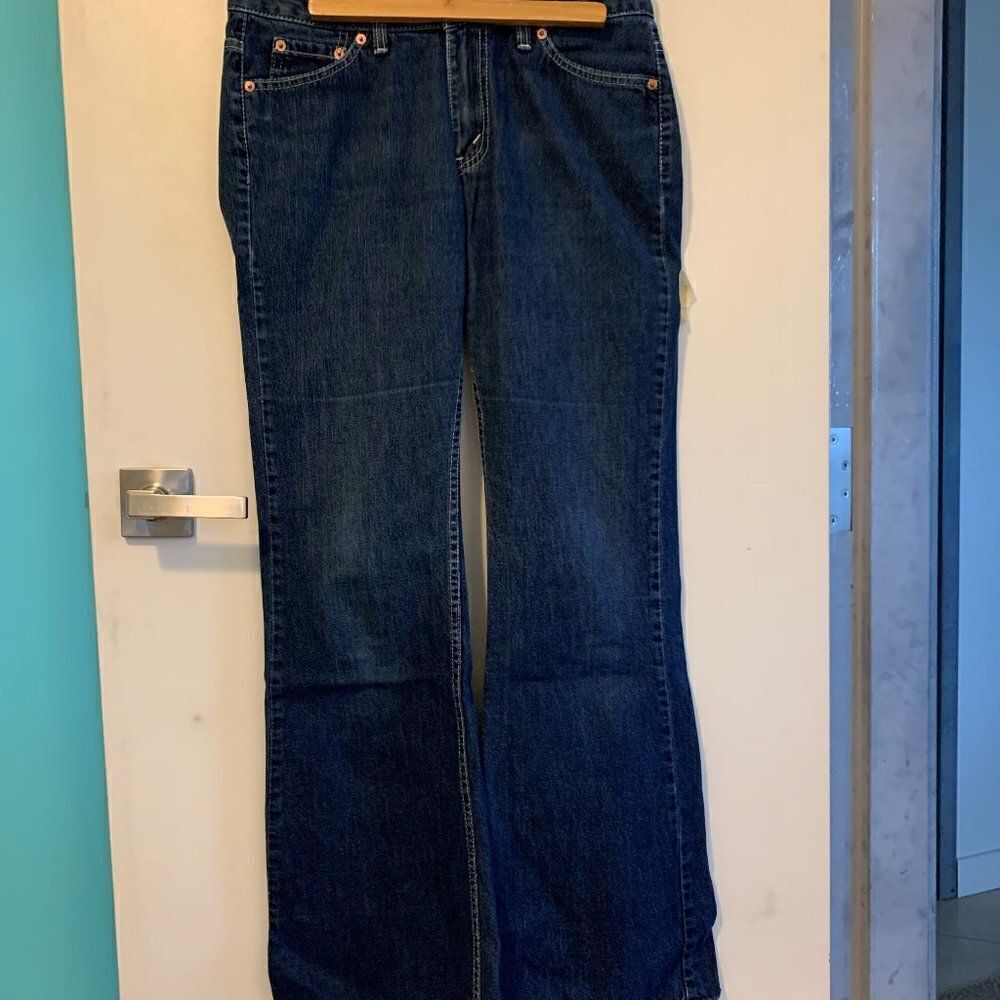 Levi low rise bell bottom jean, EUC, deep indigo, 31" waist, 39 " hip, 32 inseam
